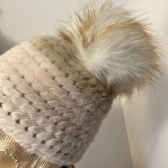 Jocelyn Colorblock Faux Fur Pineapple Hat! - Picture 7 of 7